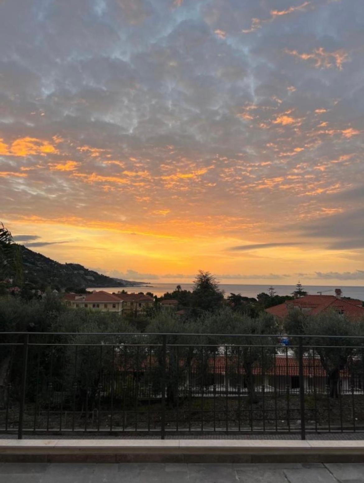 Corso Montecarlo Lägenhet Ventimiglia Exteriör bild